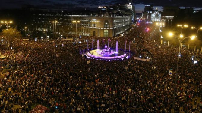 Vista aérea de la manifestación feminista en Madrid.