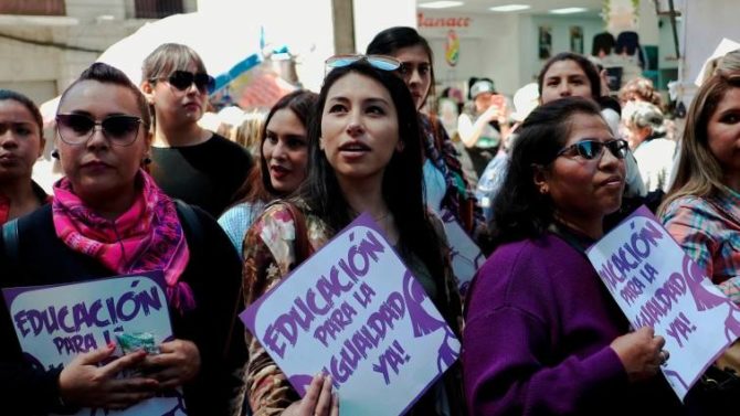 Varias mujeres en La Paz (Bolivia) en el Día Internacional de la Mujer celebrado este 8 de marzo