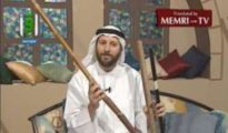 El imán Jasem Al Mutawa, con el palo