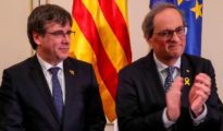 El expresidente catalán Carles Puigdemont (c) y el actual presidente de la Generalitat, Quim Torra (i), el pasado 18 de febrero en Bruselas