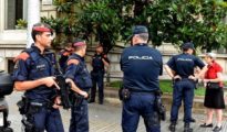 Agentes de los Mossos d'Esquadra y de la Policía Nacional en Cataluña