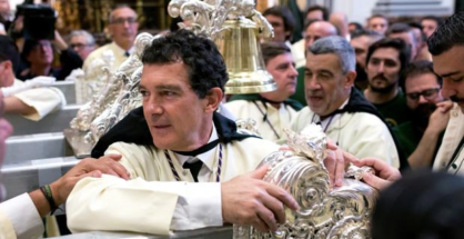 El actor malagueño Antonio Banderas participa como mayordomo del Trono de María Santísima de Lágrimas y Favores en las Cofradías Fusionadas