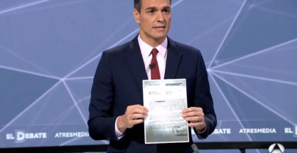 Pedro Sánchez enseña una carta