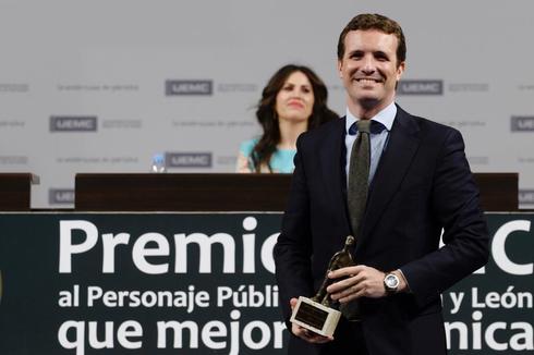 El presidente del PP, recogiendo un premio en Valladolid.