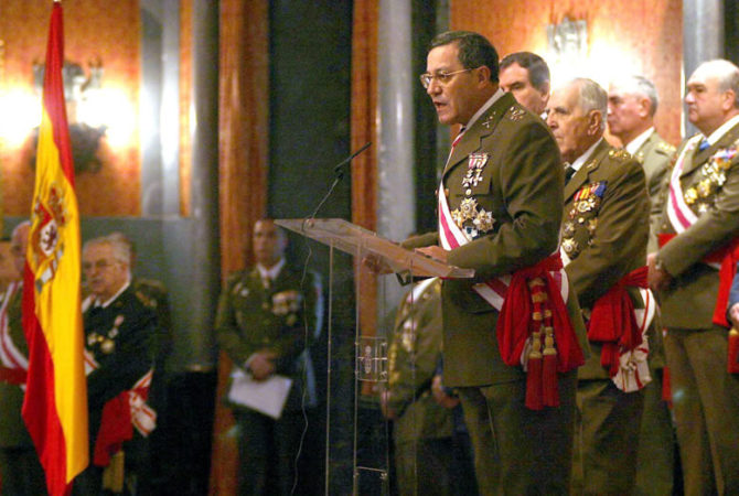 El teniente general José Mena Aguado, durante su discurso en la Pascua Militar de 2006