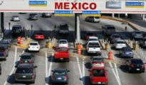 Vehículos en la frontera entre México y EEUU