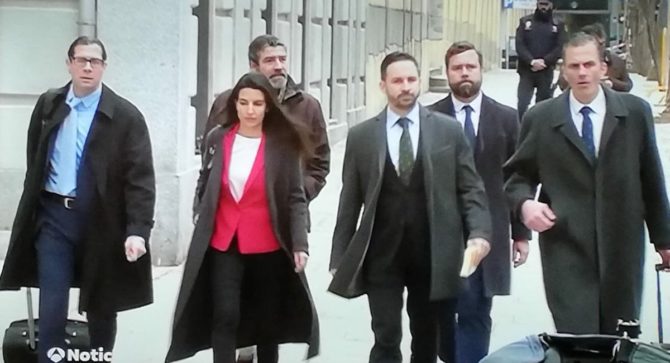 Estos son los amos de Vox. Ellos son los que hacen y deshacen.