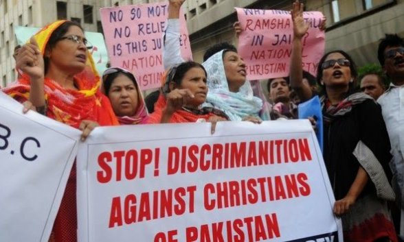 Magdalena del Amo, psicóloga y escritora: “Asesinan a cristianos, nos violan, lapidan a los suyos, pero decirlo es incitar al odio” Pakis-cristianos