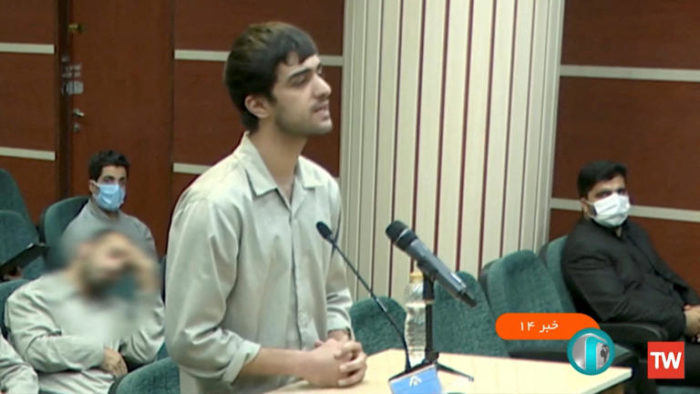 El karateka de Irán Mohammad-Mehdi Karami interviene durante el juicio por su presunta participación en el asesinato de un militar iraní.