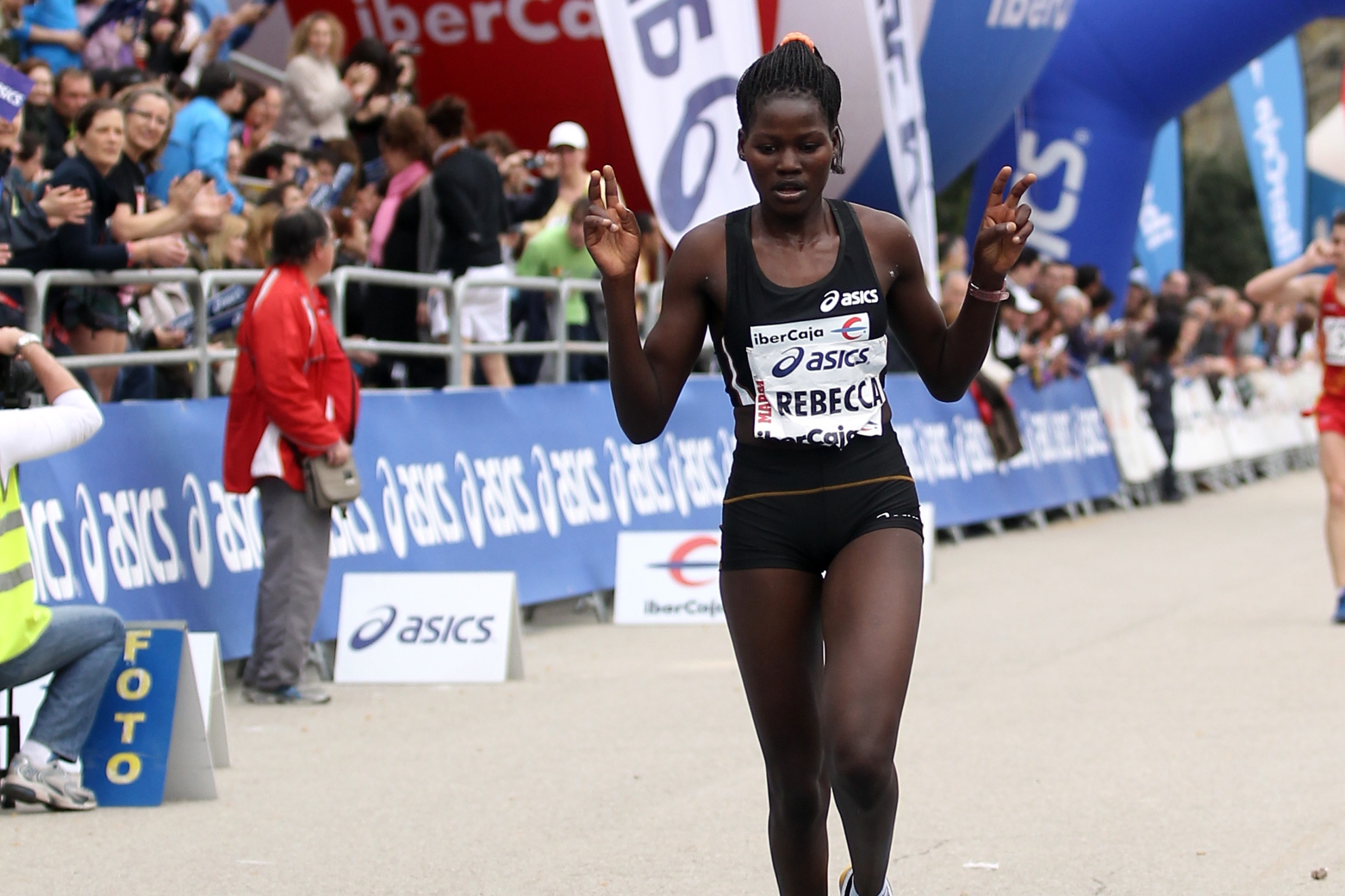 La atleta ugandesa Rebecca Cheptegei, grave tras ser rociada con