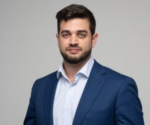 Luis ‘Alvise’ Pérez se presenta a las elecciones autonómicas en Andalucía con un policía nacional de candidato