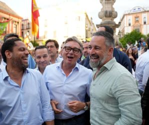 Vox exige una moción de censura al PP mientras bloquea un gobierno alternativo a Sánchez en Andalucía