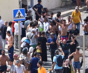 Comercios de Ceuta cierran sus establecimientos ante la invasión de inmigrantes ilegales: «Tenemos miedo»