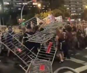 Disturbios en Barcelona tras la manifestación ultraizquierdista por la vivienda: contenedores quemados y cargas policiales